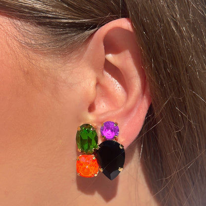 Boucles d’oreilles Calista Fluo Crézus à clips, cristaux facettés vert émeraude, orange fluorescent, violet et noir sur monture dorée