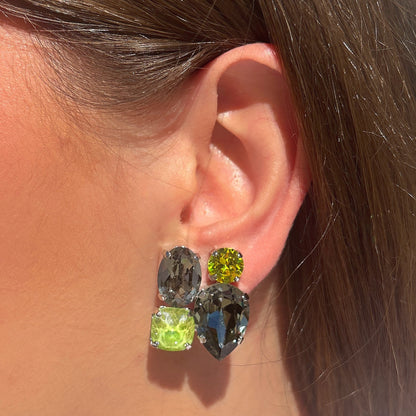Boucles d’oreilles Calista Silver Lime Crézus à clips, quatre cristaux facettés bleu gris, vert lime et vert pastel sur monture argentée