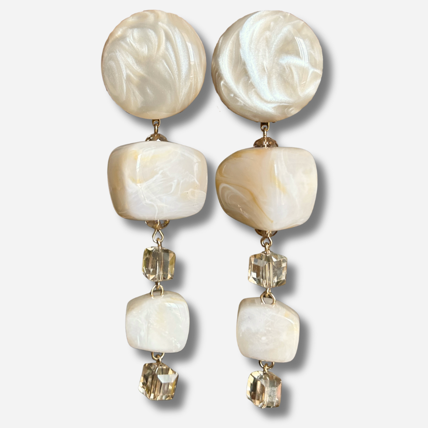 Boucles d’oreilles Cascade Alba blanc nacré et cristaux Francine Bramli Paris
