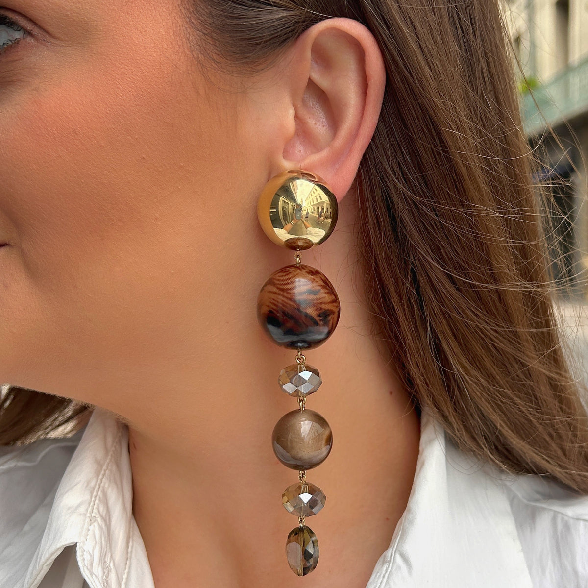 Boucles d’oreilles Cascade Marron à perles et cristaux Francine Bramli Paris
