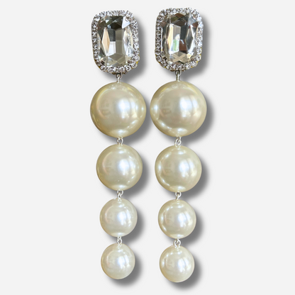 Boucles d’oreilles Cascade Perles Silver à perles nacrées et cristaux Francine Bramli Paris
