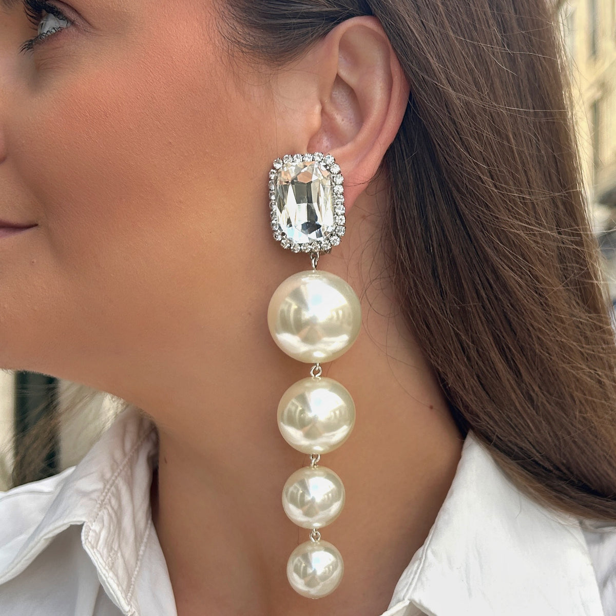 Boucles d’oreilles Cascade Perles Silver à perles nacrées et cristaux Francine Bramli Paris
