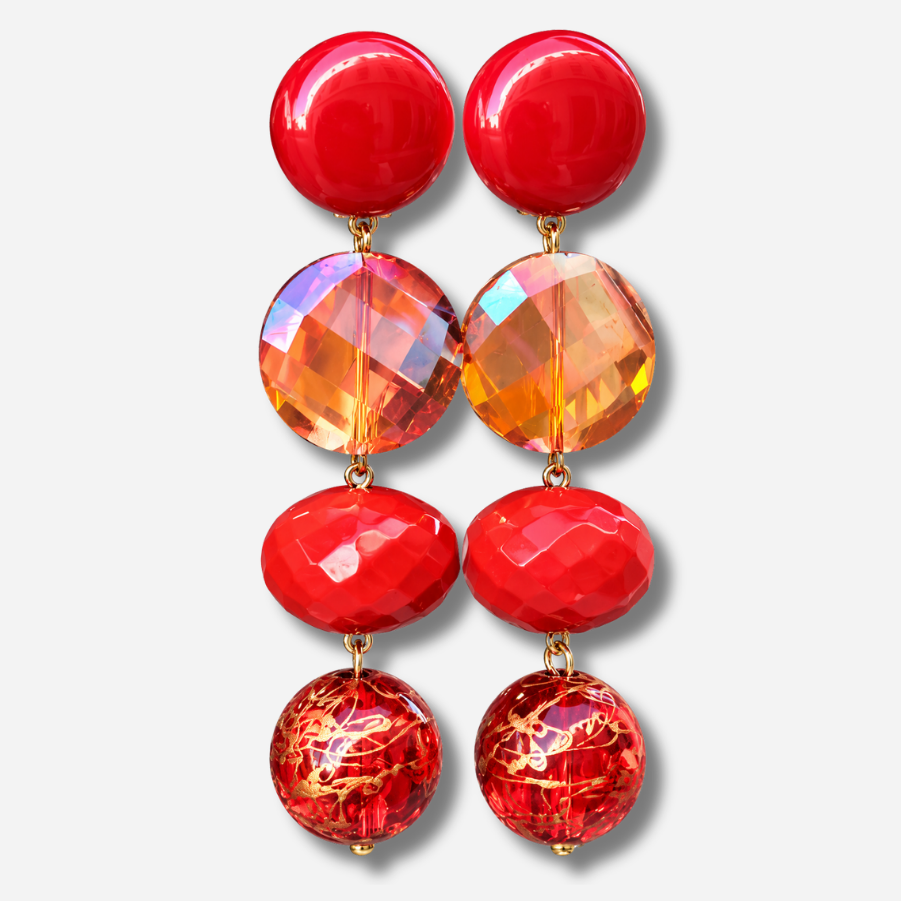 Boucles d’oreilles Cascade Rouge Cristal à clips Francine Bramli Paris, cabochons rouges brillants, cristaux orange facettés et perles rouges aux détails dorés.