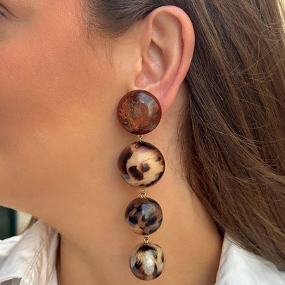 Boucles d’oreilles Cascade Safari à perles léopard Francine Bramli Paris
