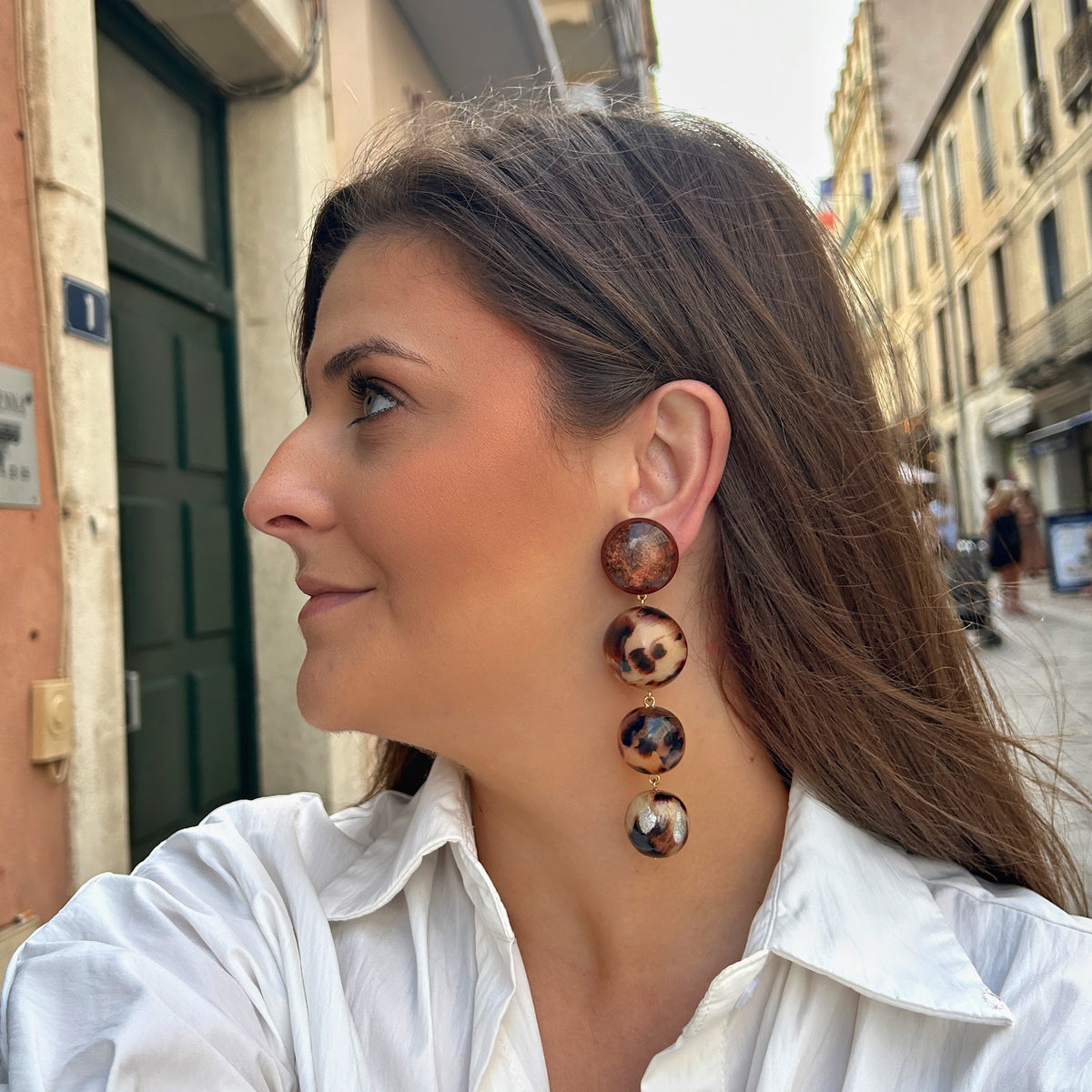 Boucles d’oreilles Cascade Safari à perles léopard Francine Bramli Paris
