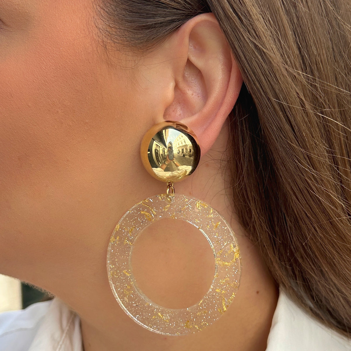 Boucles d’oreilles Cecilia Gold transparentes et dorées Francine Bramli Paris
