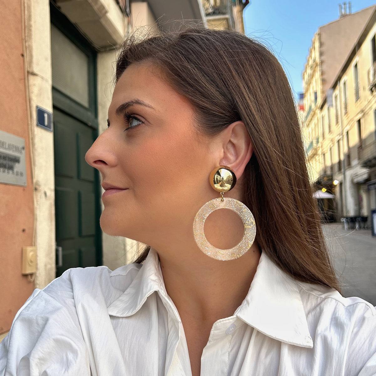 Boucles d’oreilles Cecilia Gold transparentes et dorées Francine Bramli Paris
