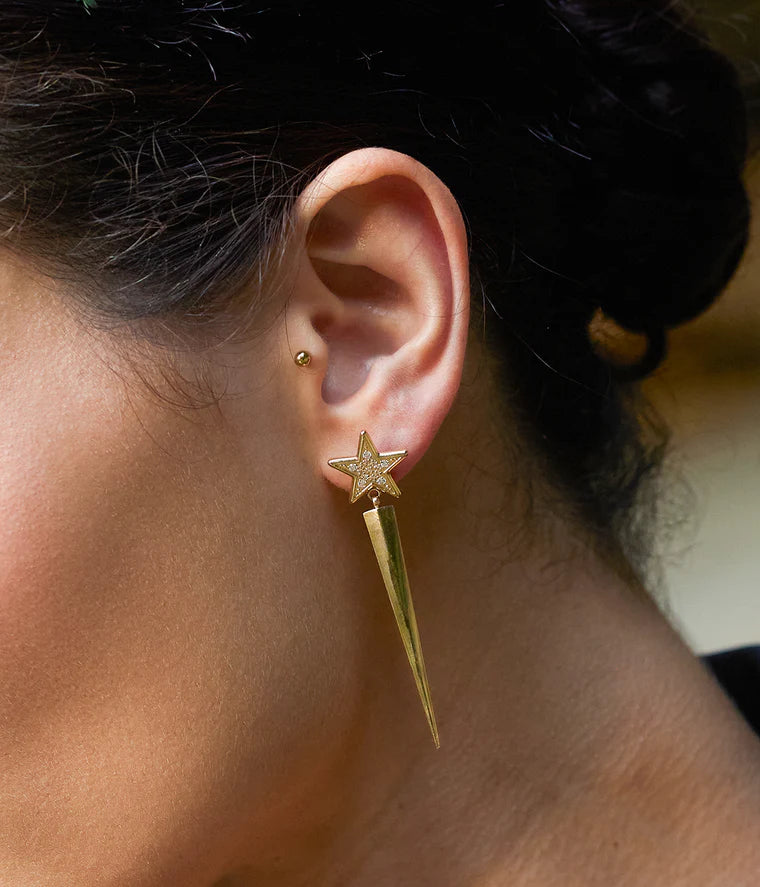 Boucles d’oreilles Celestina ZAG en acier inoxydable doré avec étoile sertie de zirconiums