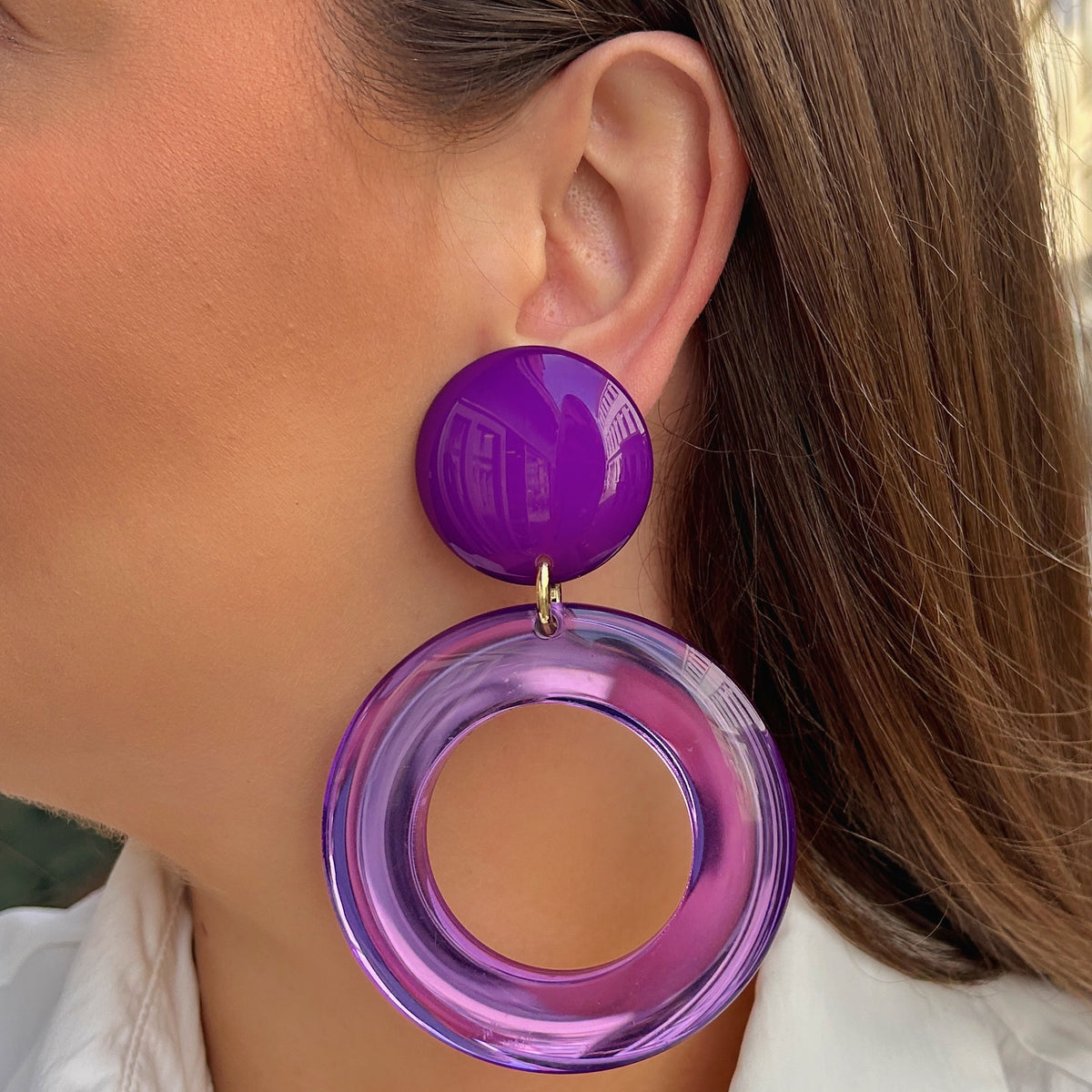 Boucles d’oreilles Célestine Violet à grands anneaux Francine Bramli Paris
