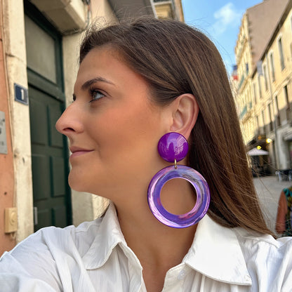 Boucles d’oreilles Célestine Violet à grands anneaux Francine Bramli Paris
