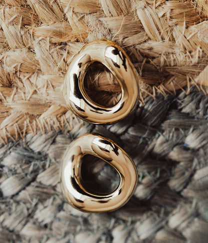 Boucles d’oreilles Cesira ZAG en acier inoxydable doré avec forme ronde ajourée sculpturale