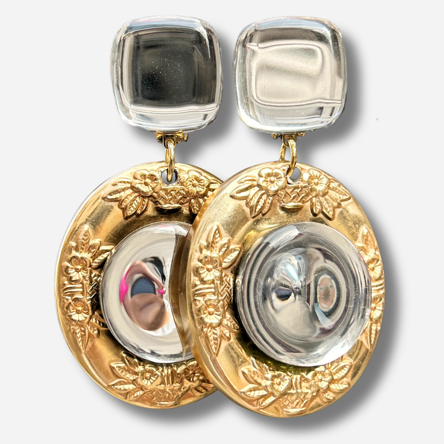 Boucles d'oreilles Chunky Francine Bramli dorées avec cabochon transparent et motifs floraux