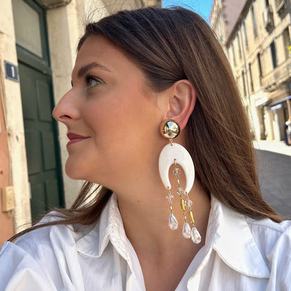 Boucles d’oreilles à clip Constance Beige Francine Bramli Paris résine nacrée et pampilles