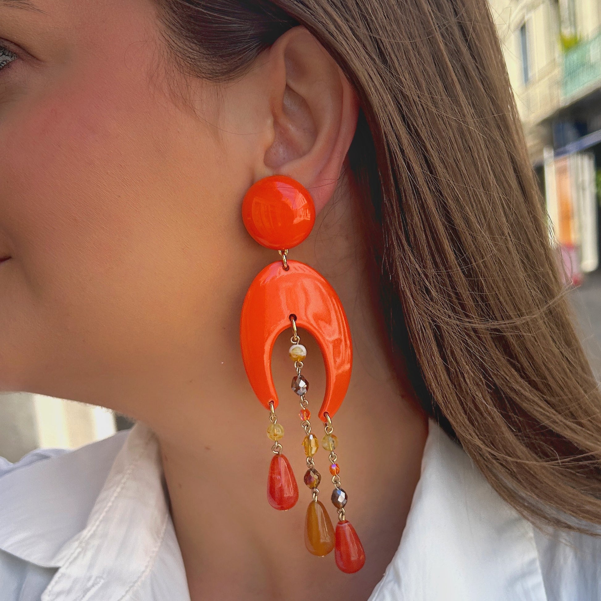 Boucles d’oreilles à clip Constance Orange Francine Bramli Paris pampilles colorées