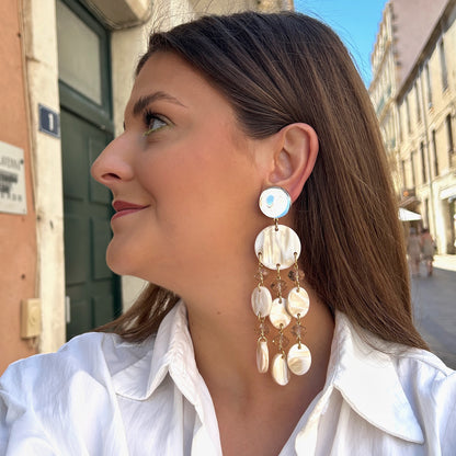 Boucles d’oreilles à clip Pampilles Alba XL Francine Bramli Paris nacre beige et cristaux