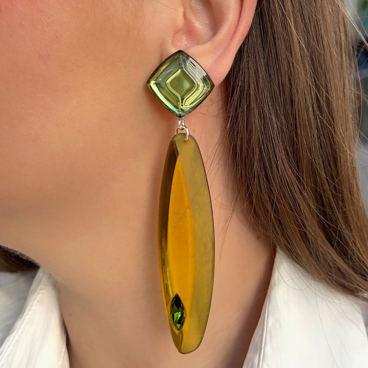 Boucles d’oreilles à clips Plume Miroir Kaki Francine Bramli Paris – Divinity Sète