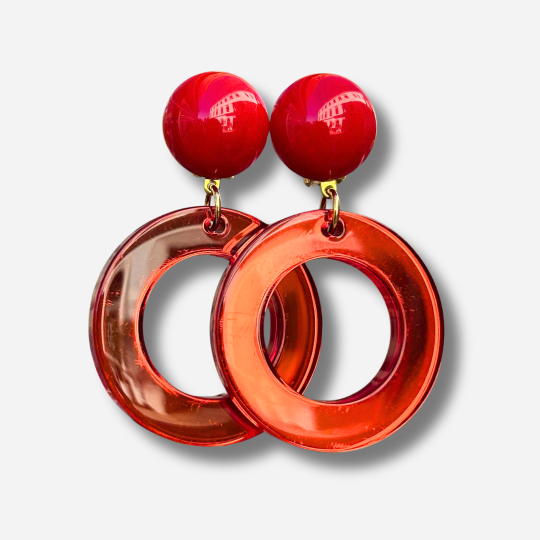 Boucles d’oreilles à clips Veronica XS Rouge Francine Bramli Paris, bouton rond rouge et anneau en résine rouge translucide – Divinity Sète