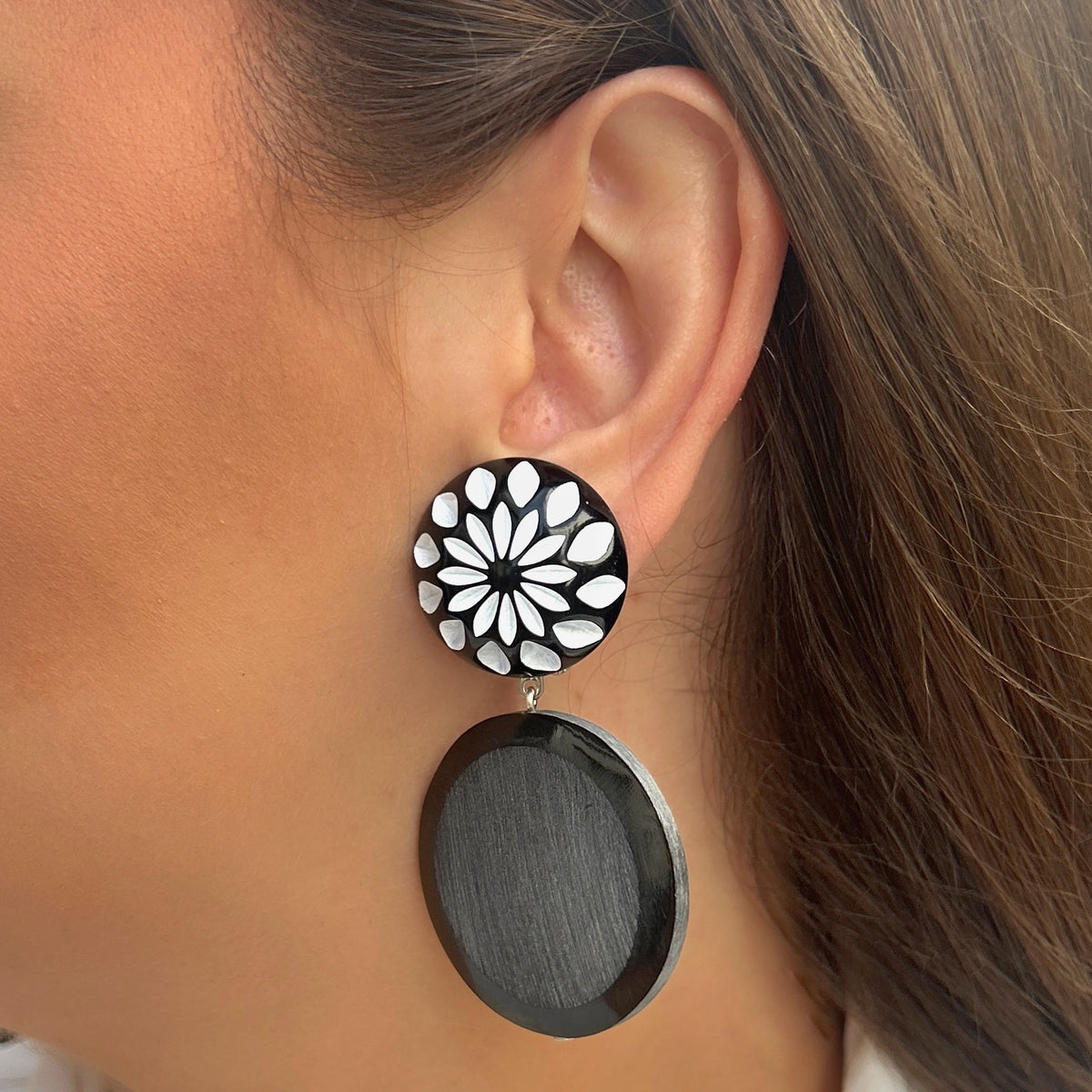 Boucles d’oreilles Corne XS noir et argent Francine Bramli Paris
