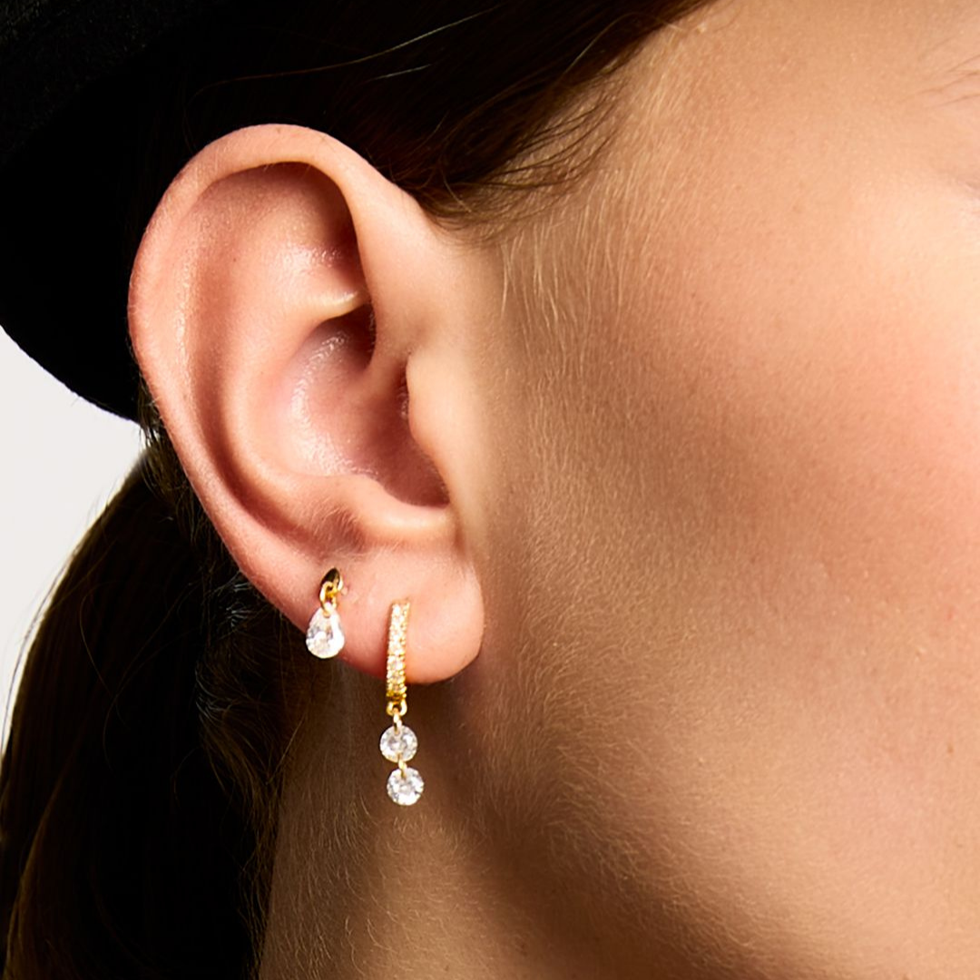 Boucles d’oreilles Crystal Mya Bay portées à l’oreille