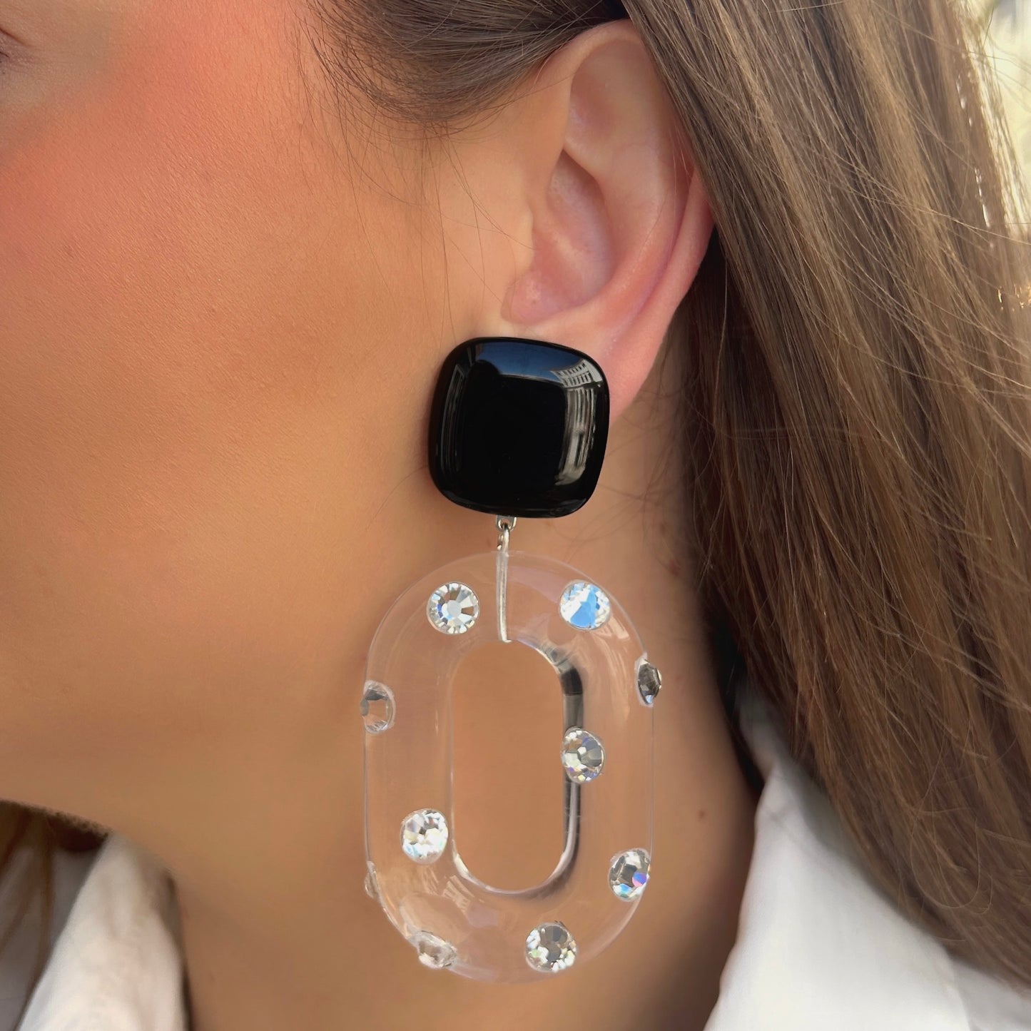 Boucles d’oreilles Daphné Strass XL transparentes Francine Bramli Paris
