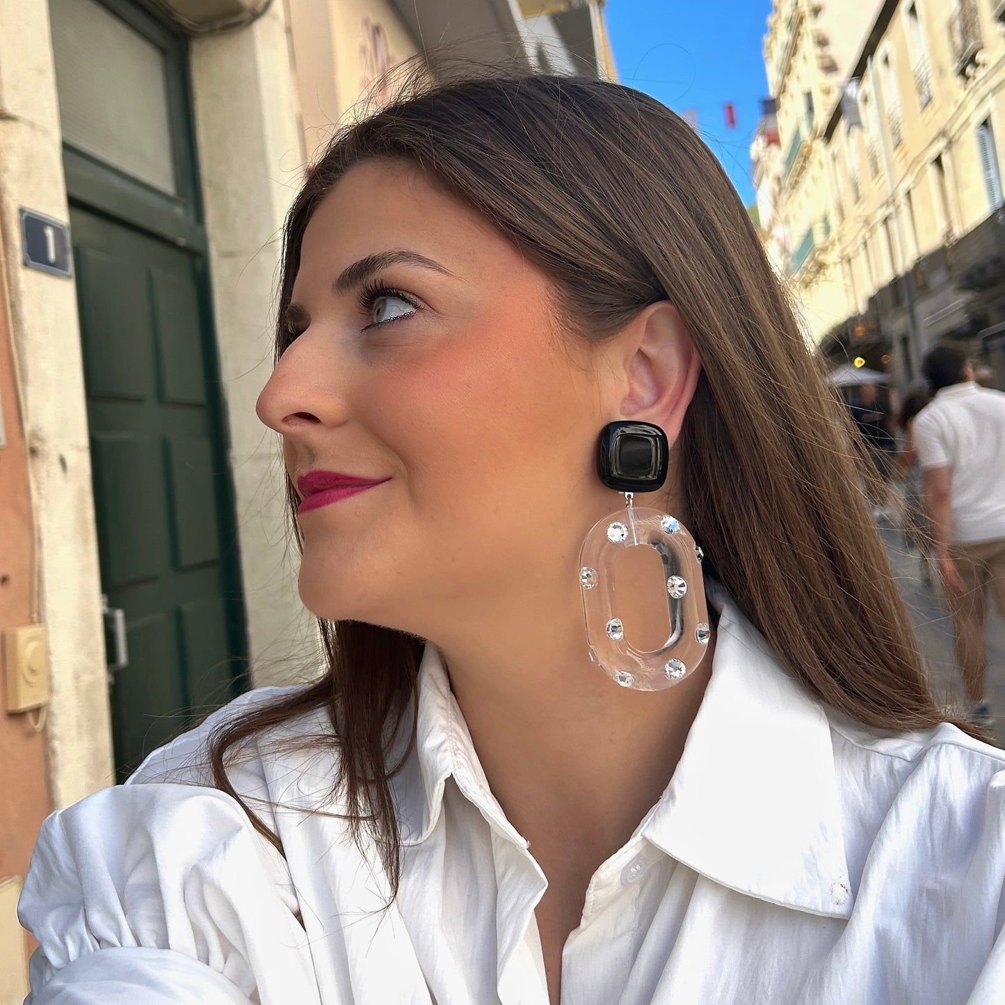 Boucles d’oreilles Daphné Strass XL transparentes Francine Bramli Paris
