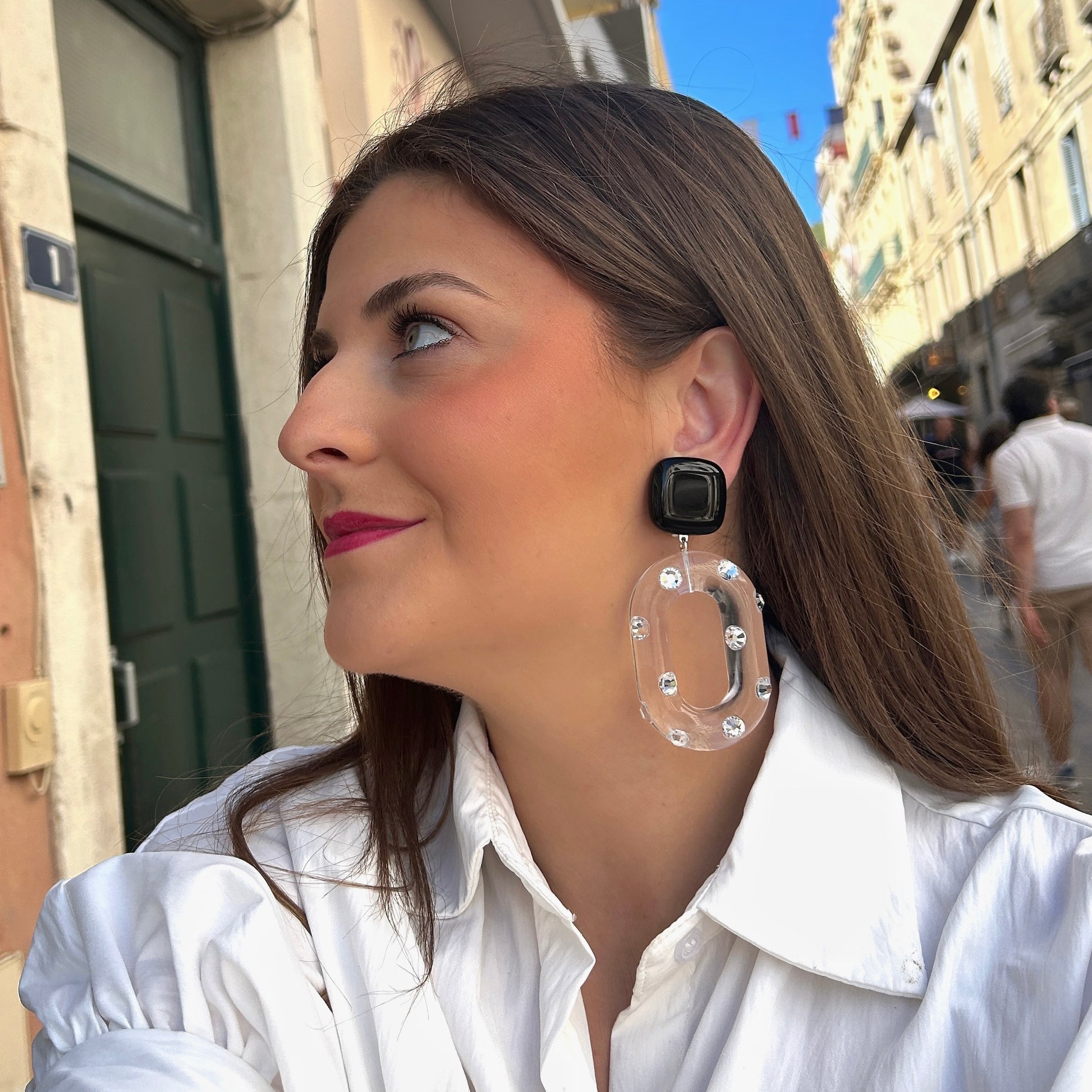 Boucles d’oreilles Daphné Strass XL transparentes Francine Bramli Paris
