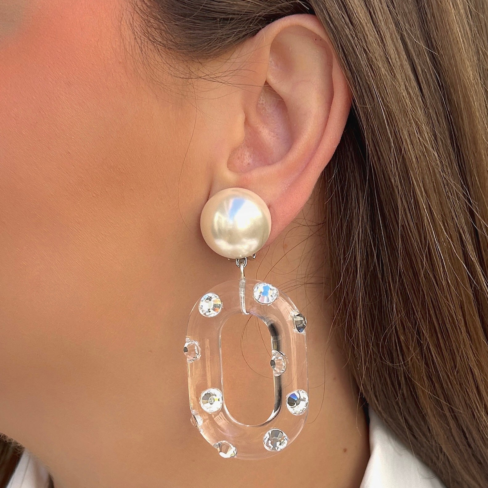 Boucles d’oreilles Daphné Strass XS transparentes Francine Bramli Paris
