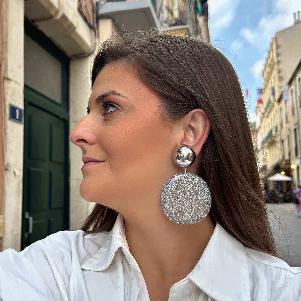 Boucles d’oreilles Deborah Argent pailletées Francine Bramli Paris
