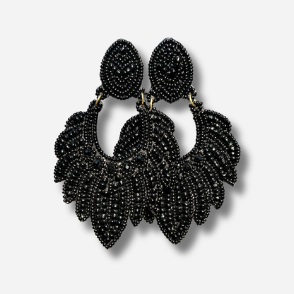 Boucles d'oreilles Éléa Noires Thelma & Nina brodées de perles noires sur base textile avec tige en plaqué or