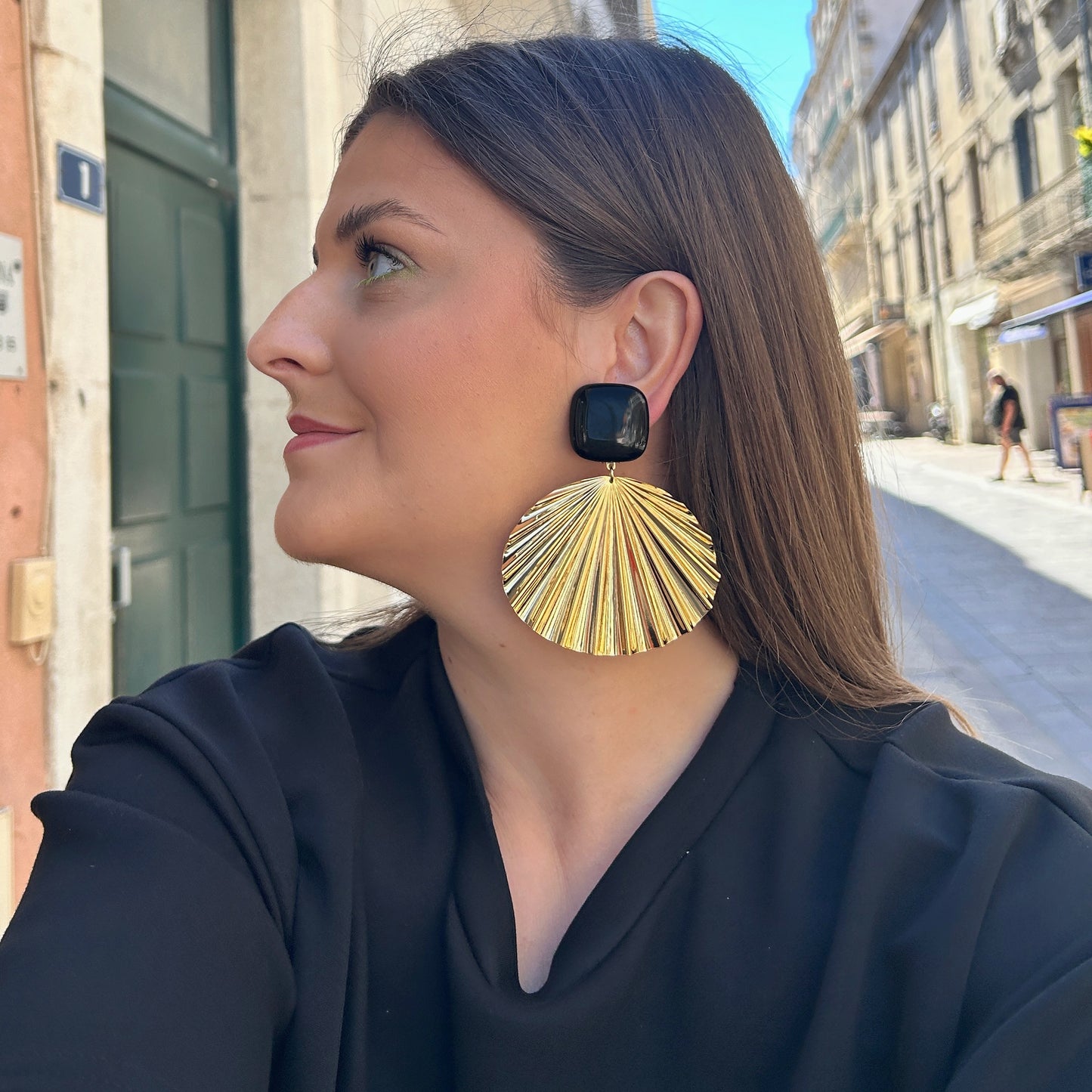 Boucles éventail doré noir Francine Bramli Paris grandes pendantes