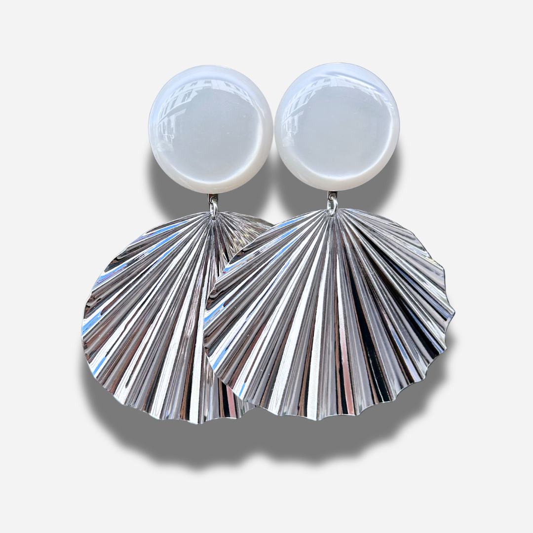 Boucles éventail silver blanc Francine Bramli Paris grandes pendantes argentées