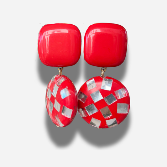 Boucles d’oreilles Facette rouge miroir Francine Bramli Paris résine graphique