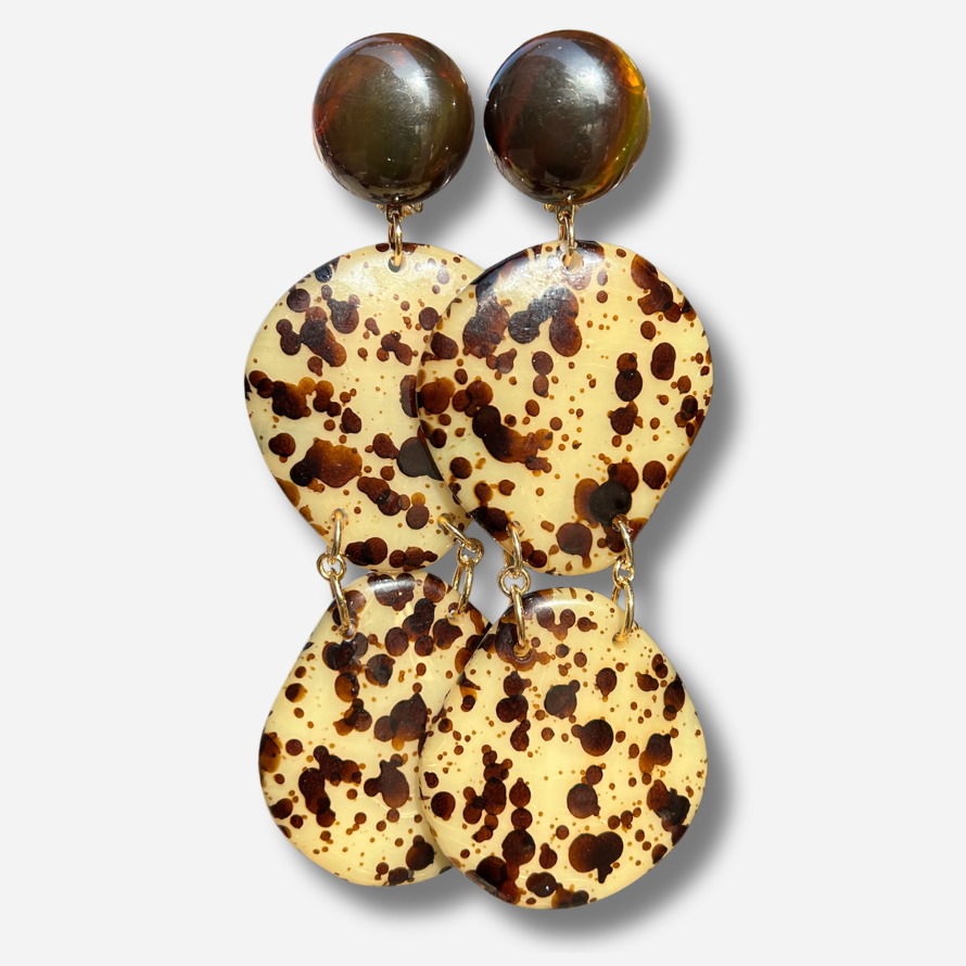 Boucles d'oreilles Francine Francine Bramli en résine effet écaille beige et brun