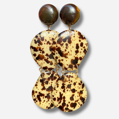 Boucles d'oreilles Francine Francine Bramli en résine effet écaille beige et brun