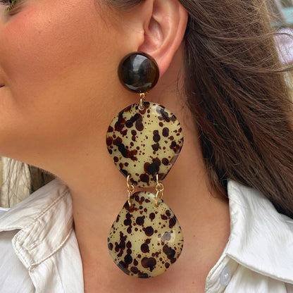Boucles d'oreilles Francine Francine Bramli en résine effet écaille beige et brun