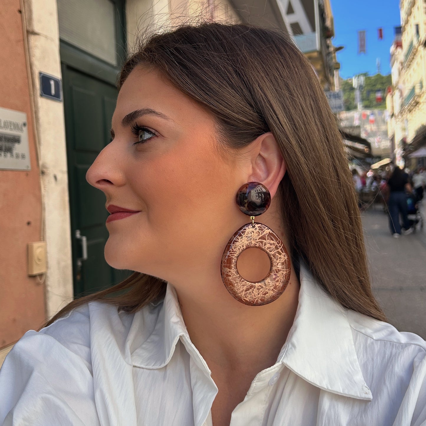 Boucles d’oreilles Galet Marron Francine Bramli Paris
