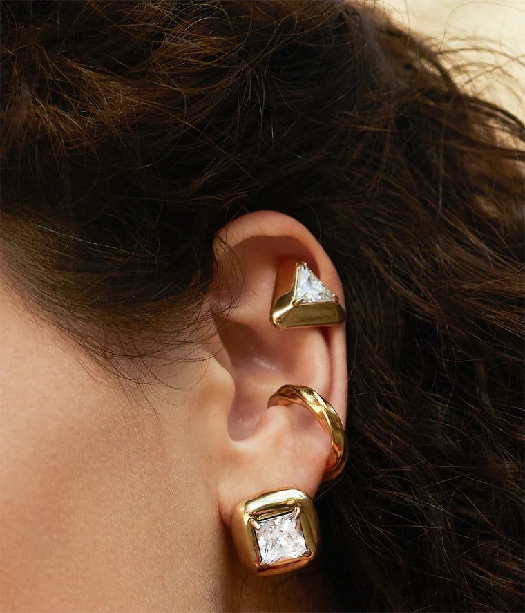 Boucles d’oreilles Goki ZAG en acier inoxydable doré avec zircon triangulaire