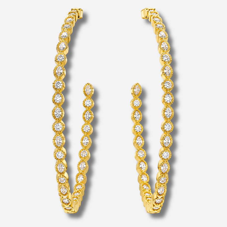 Grandes boucles d’oreilles Great Infinity MYA BAY dorées, ornées d’une succession de cristaux blancs ronds et marquises, disponibles chez Divinity Sète.
