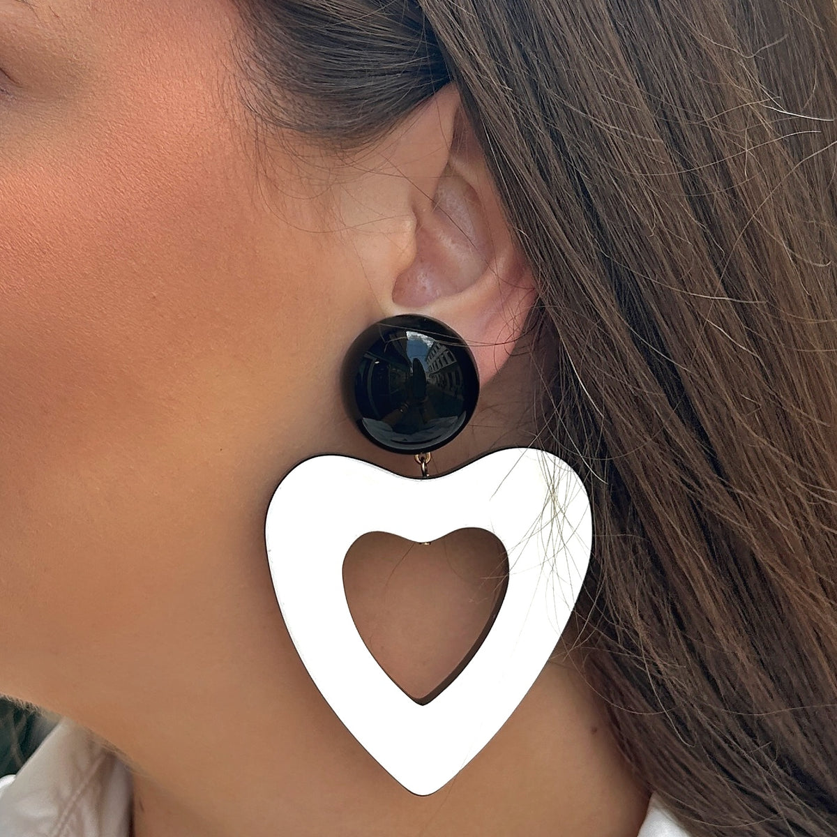 Boucles d’oreilles Heart noir et blanc cœur XXL Francine Bramli Paris
