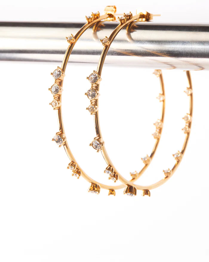 Boucles d’oreilles Hoops Mya Bay en accumulation