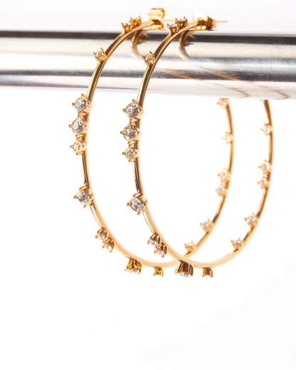 Boucles d’oreilles Hoops Mya Bay en accumulation