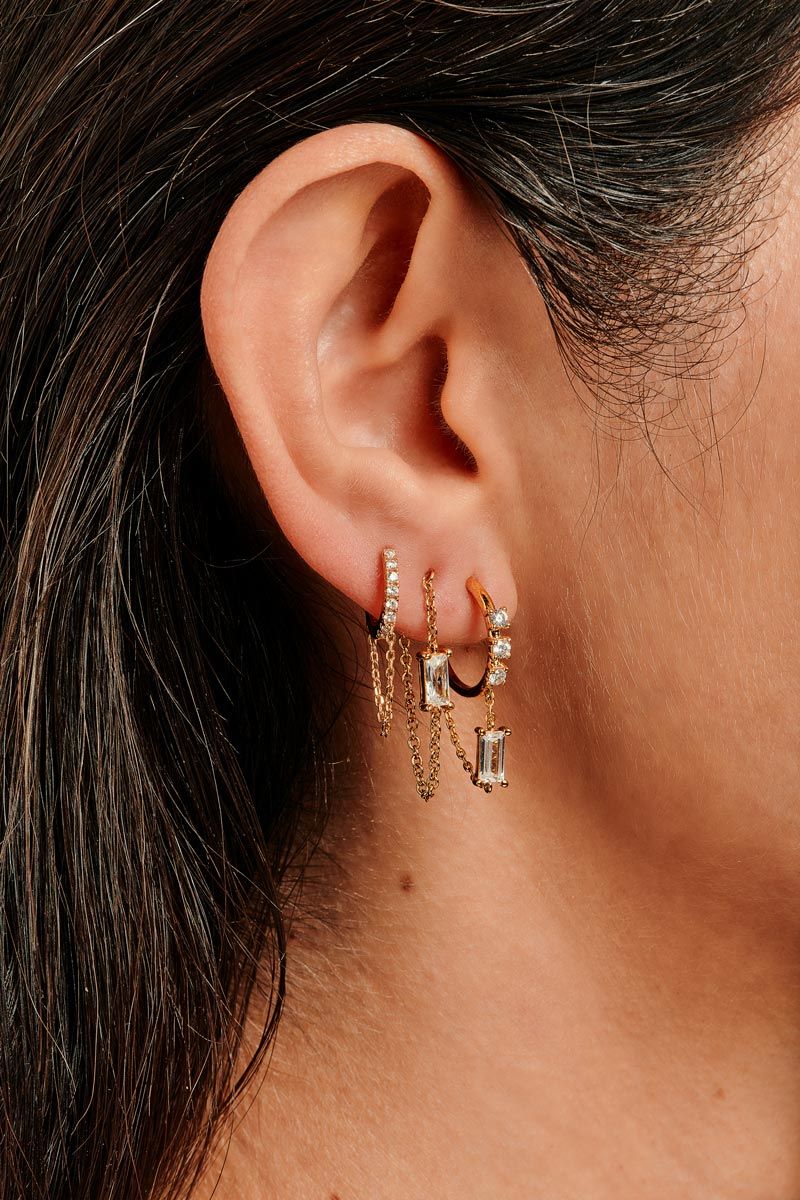 Boucles d’oreilles Jaipur Mya Bay en accumulation avec d’autres bijoux