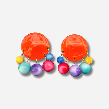 Boucles d’oreilles Jelly Multi multicolores en résine Francine Bramli Paris portées