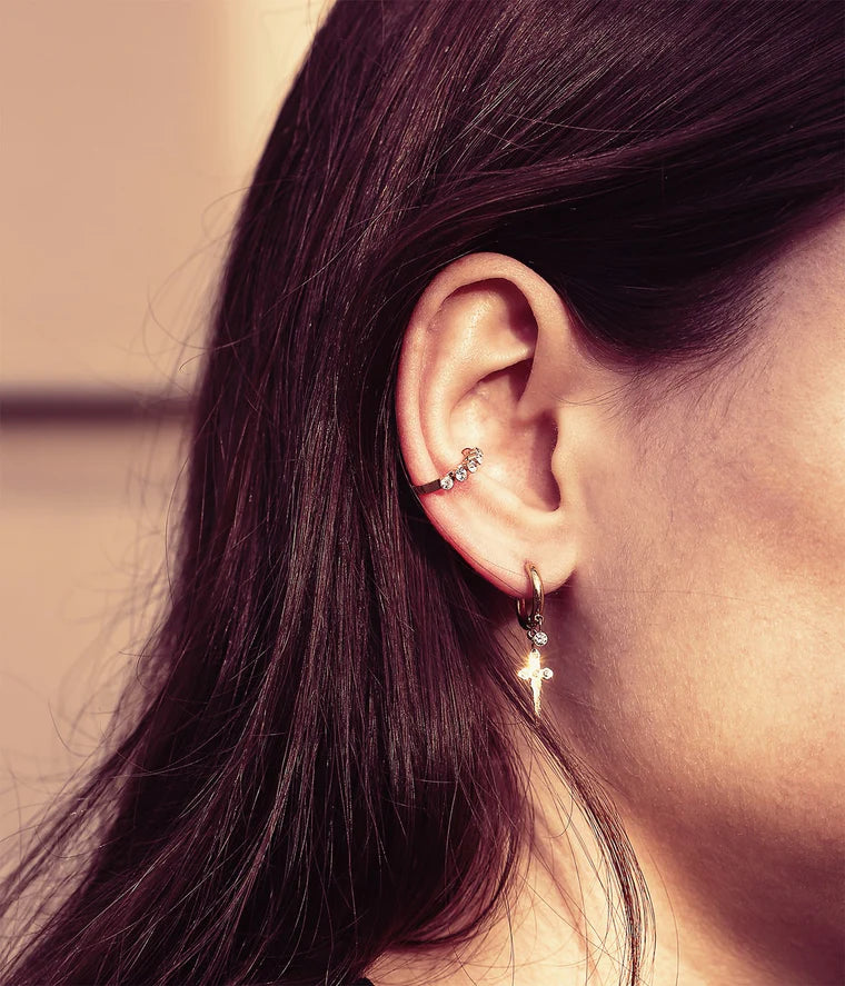 Boucles d’oreilles Magdalena ZAG en acier inoxydable doré avec pendentif croix et zirconiums