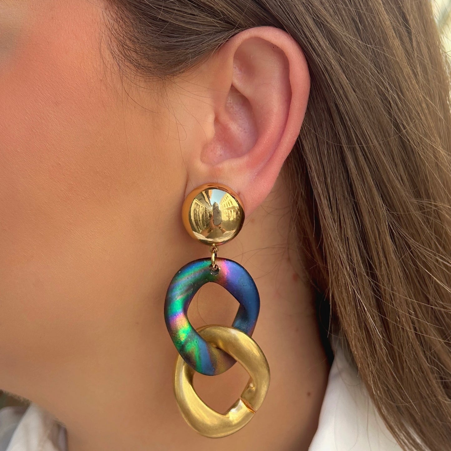 Boucles d'oreilles Maillons Arc-en-Ciel Doré Francine Bramli Paris multicolores et dorées
