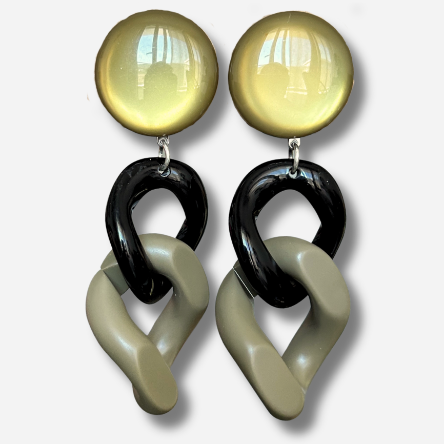 Boucles d’oreilles Maillons kaki et noir Francine Bramli Paris
