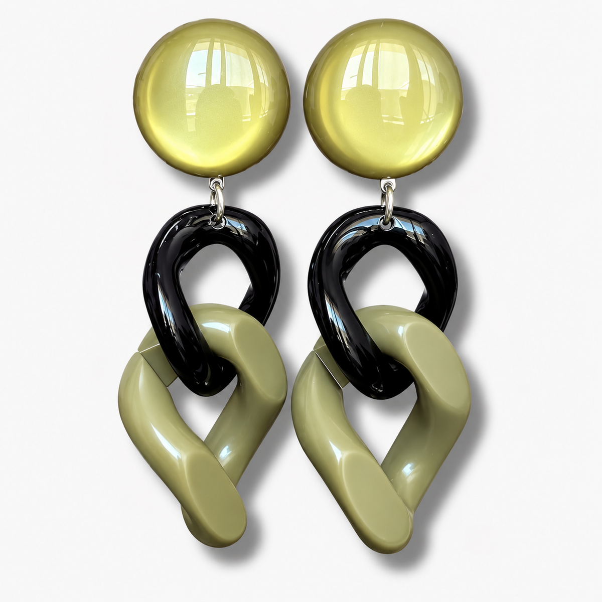 Boucles d’oreilles Maillons kaki et noir Francine Bramli Paris

