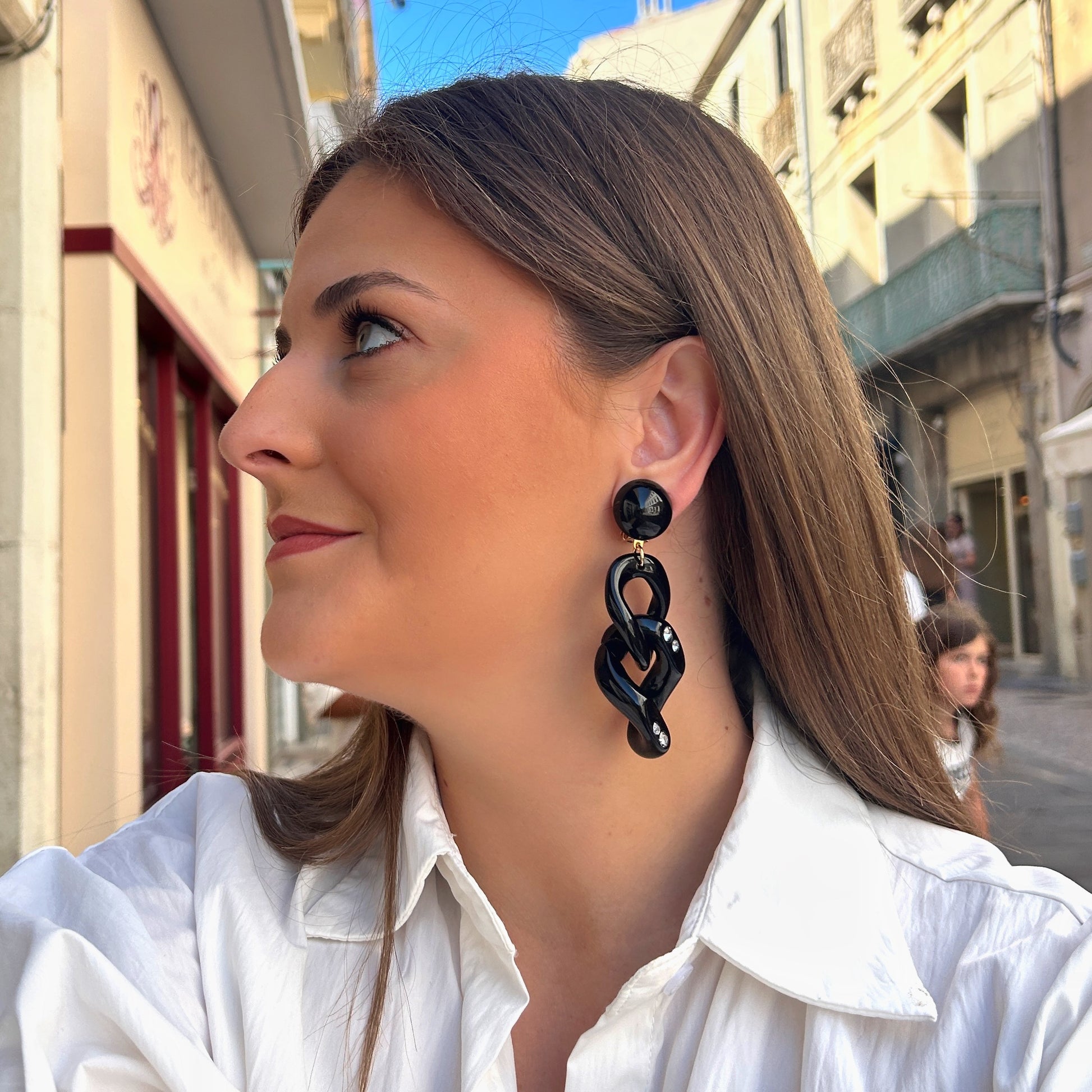 Boucles d’oreilles Maillons Strass Noir Francine Bramli Paris trois maillons
