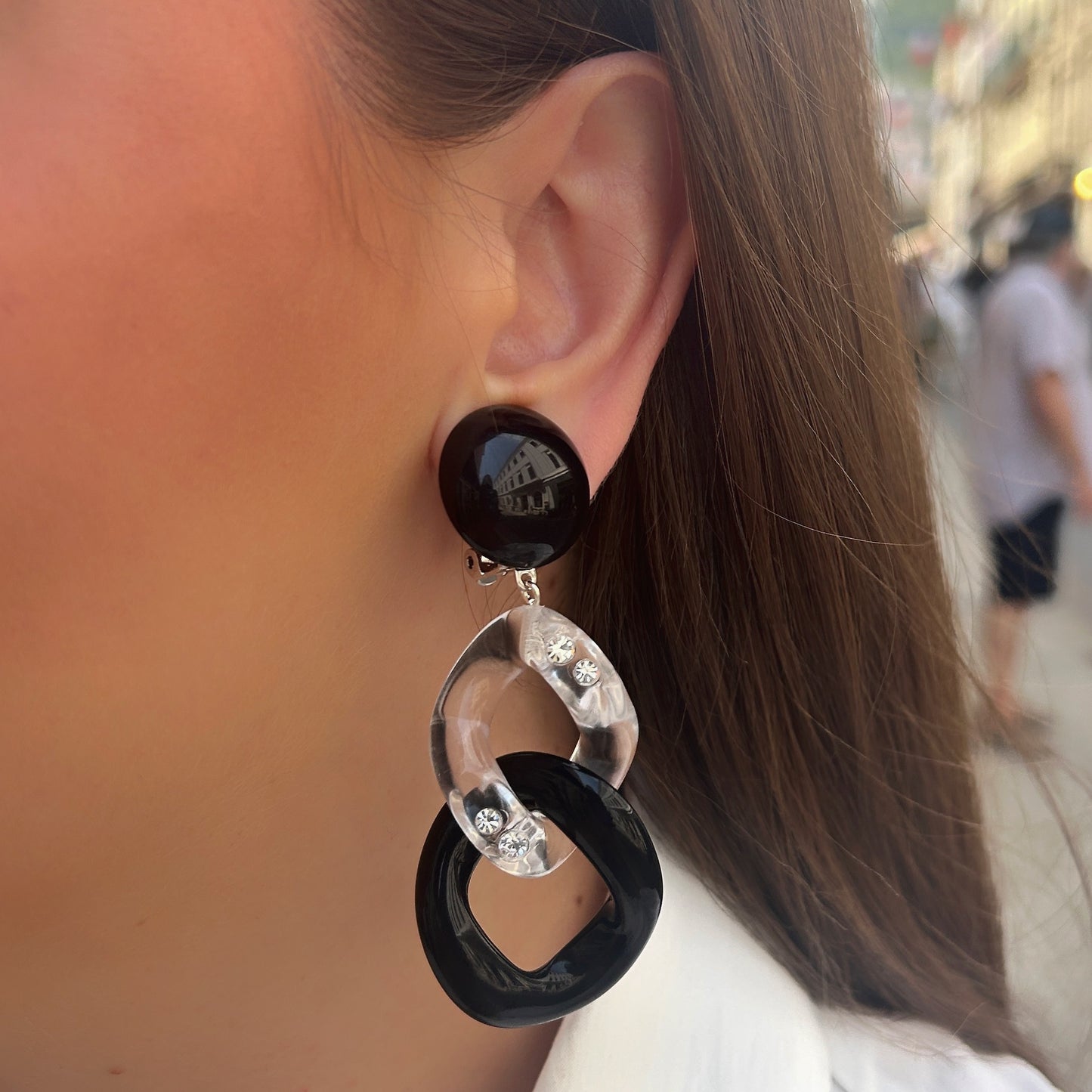 Boucles d’oreilles Maillons Strass noir transparent Francine Bramli Paris
