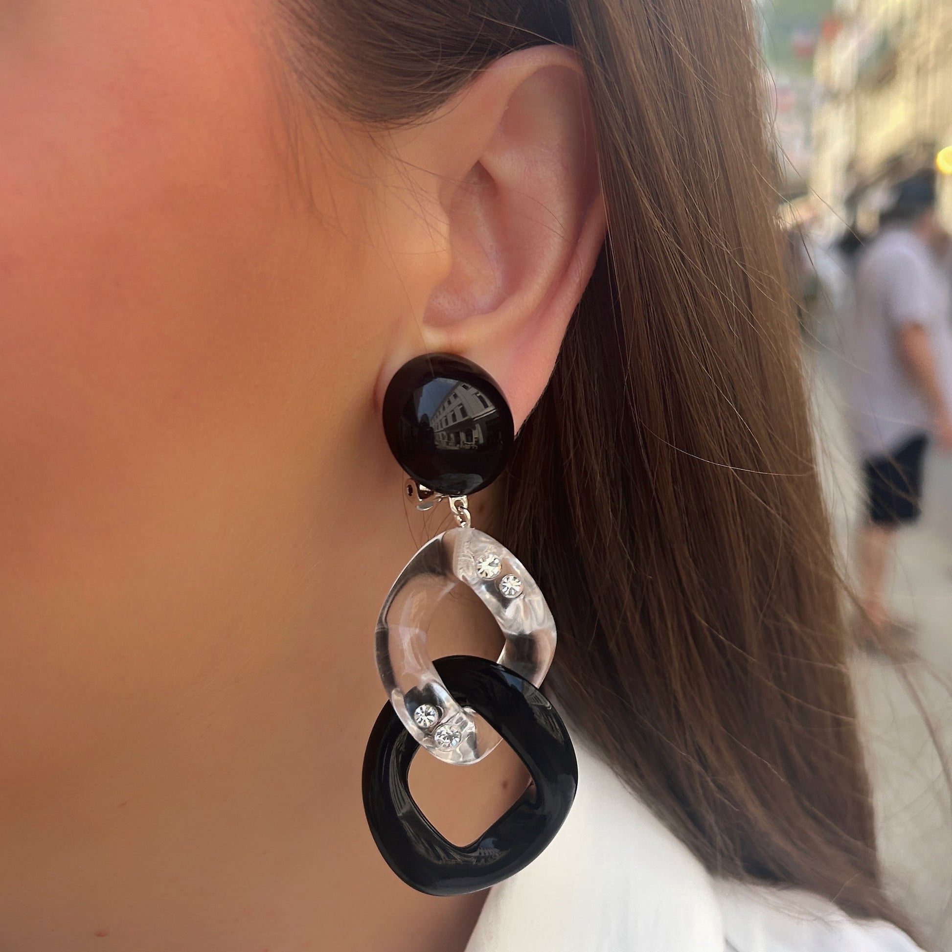 Boucles d’oreilles Maillons Strass noir transparent Francine Bramli Paris
